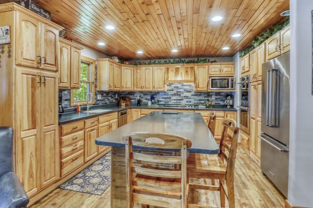 290 Shorewood Drive, Detroit Lakes, MN 56501