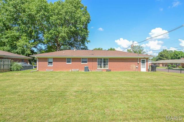 1236 Cynthia Drive, Belleville, IL 62220