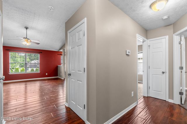 9829 Brooks Bend Rd, Louisville, KY 40258