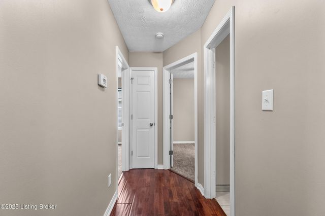 9829 Brooks Bend Rd, Louisville, KY 40258