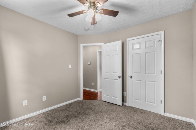 9829 Brooks Bend Rd, Louisville, KY 40258