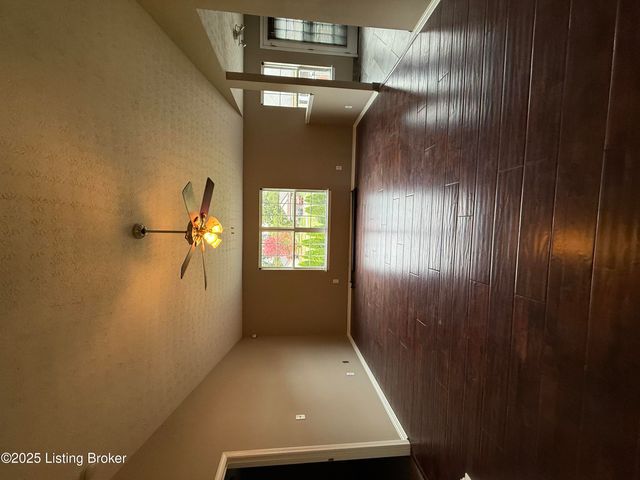 9829 Brooks Bend Rd, Louisville, KY 40258