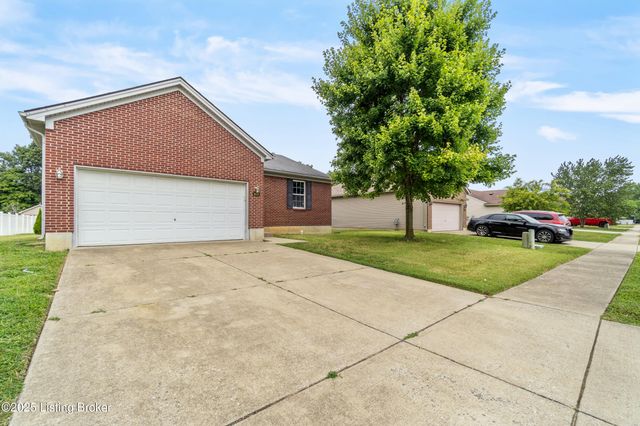 9829 Brooks Bend Rd, Louisville, KY 40258
