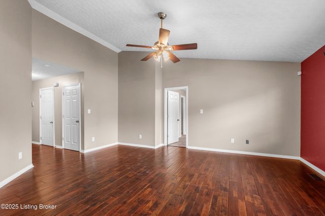 9829 Brooks Bend Rd, Louisville, KY 40258