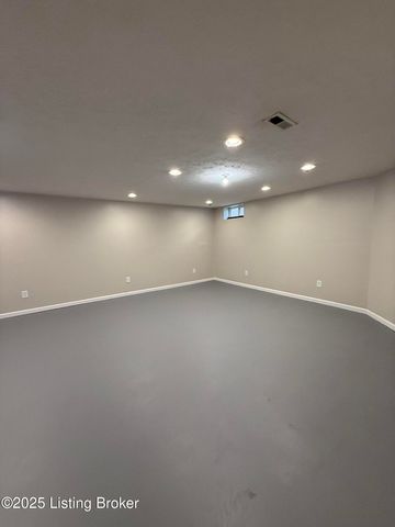 9829 Brooks Bend Rd, Louisville, KY 40258