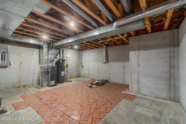 9829 Brooks Bend Rd, Louisville, KY 40258