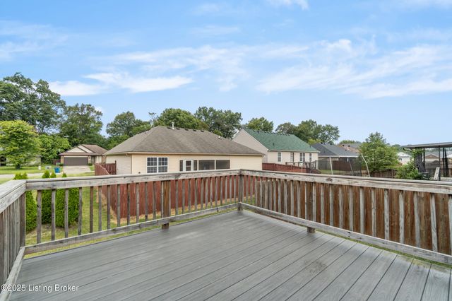 9829 Brooks Bend Rd, Louisville, KY 40258