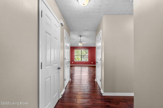 9829 Brooks Bend Rd, Louisville, KY 40258