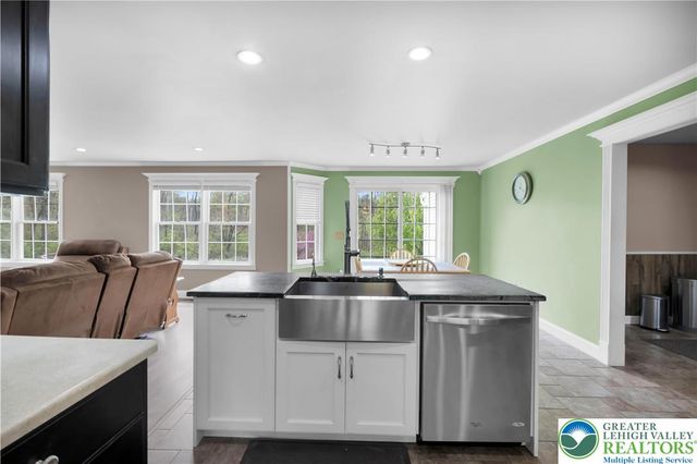 725 Buttermilk Road, Williams Twp, PA 18055