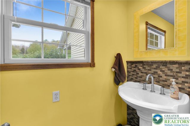725 Buttermilk Road, Williams Twp, PA 18055