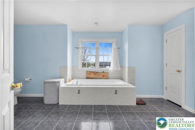 725 Buttermilk Road, Williams Twp, PA 18055