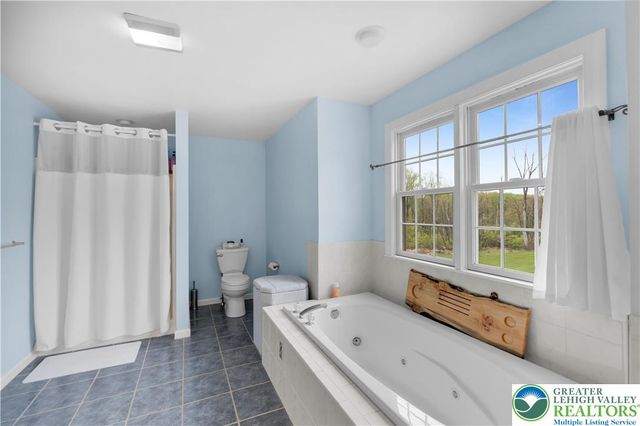 725 Buttermilk Road, Williams Twp, PA 18055