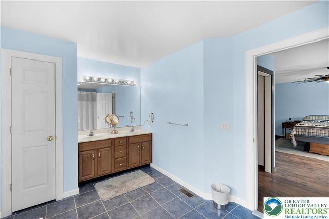 725 Buttermilk Road, Williams Twp, PA 18055