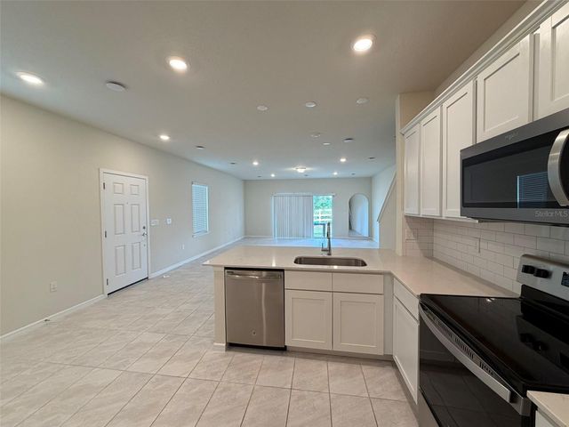 2803 STUNNING AVENUE, Davenport, FL 33896