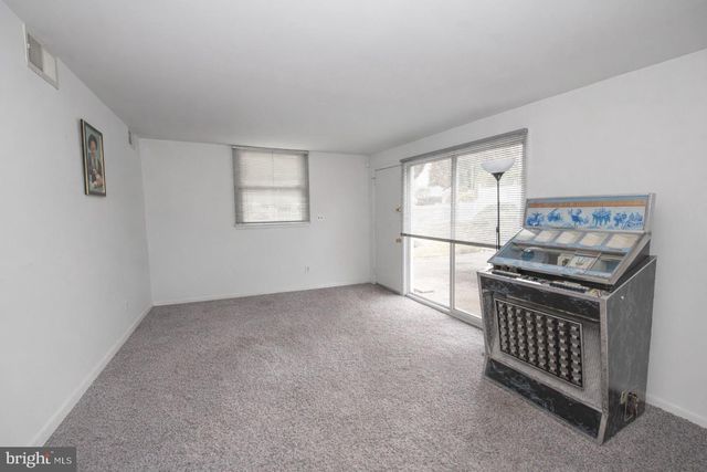 1180 BALLYTORE RD, Huntingdon Valley, PA 19006