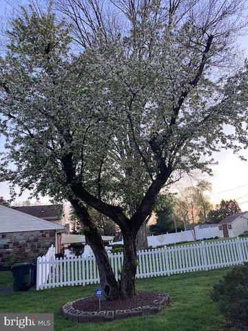 1180 BALLYTORE RD, Huntingdon Valley, PA 19006