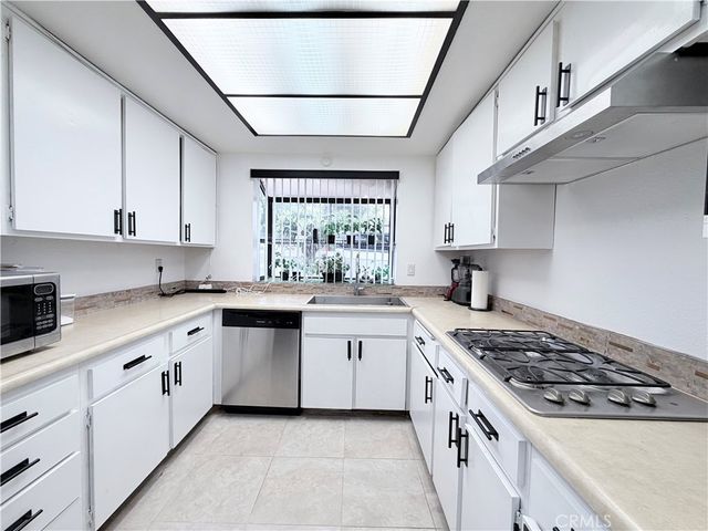 900 W Sierra Madre 44, Azusa, CA 91702