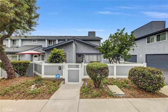 900 W Sierra Madre 44, Azusa, CA 91702