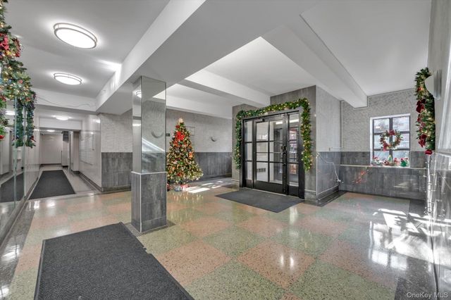 83-25 98 st 4L, Woodhaven, NY 11421