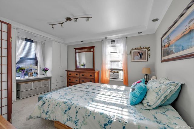 83-25 98 st 4L, Woodhaven, NY 11421