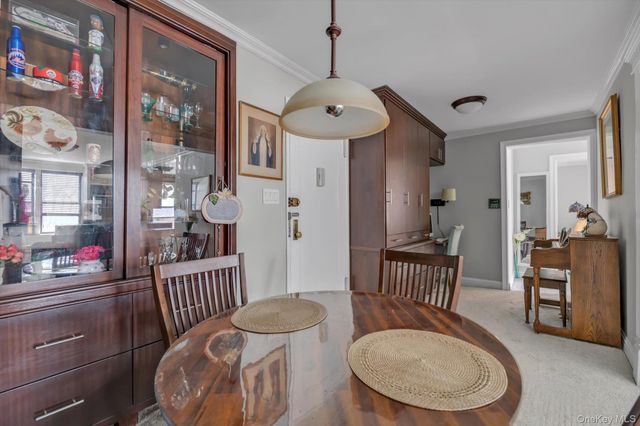 83-25 98 st 4L, Woodhaven, NY 11421