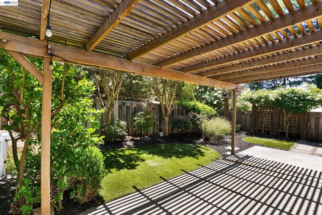 1105 Glengarry Ln, Walnut Creek, CA 94596