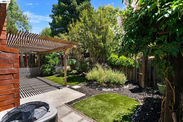 1105 Glengarry Ln, Walnut Creek, CA 94596
