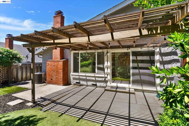 1105 Glengarry Ln, Walnut Creek, CA 94596