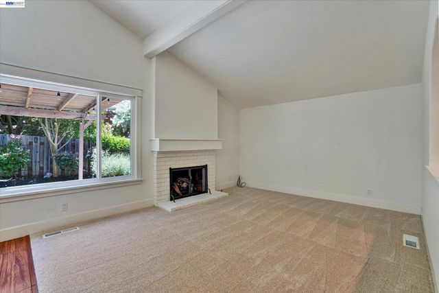 1105 Glengarry Ln, Walnut Creek, CA 94596