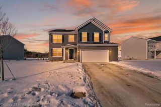 54407 Heron Circle, New Baltimore, MI 48047