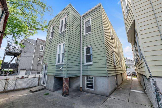 2422 St Raymonds Avenue, Bronx, NY 10461