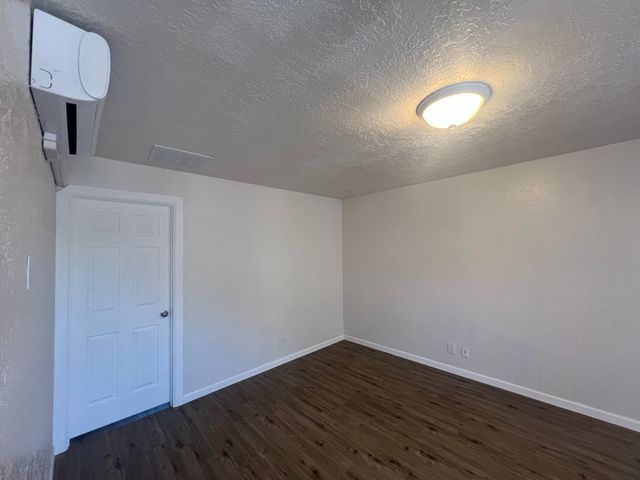 911 Alvarado Drive SE 4, Albuquerque, NM 87108