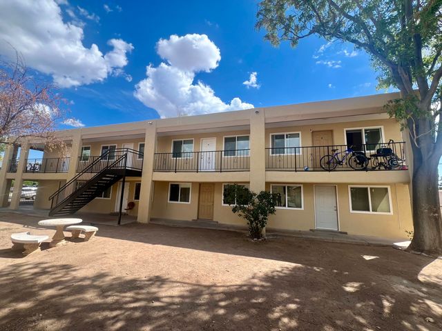 911 Alvarado Drive SE 4, Albuquerque, NM 87108