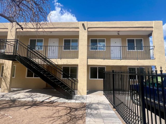 911 Alvarado Drive SE 4, Albuquerque, NM 87108