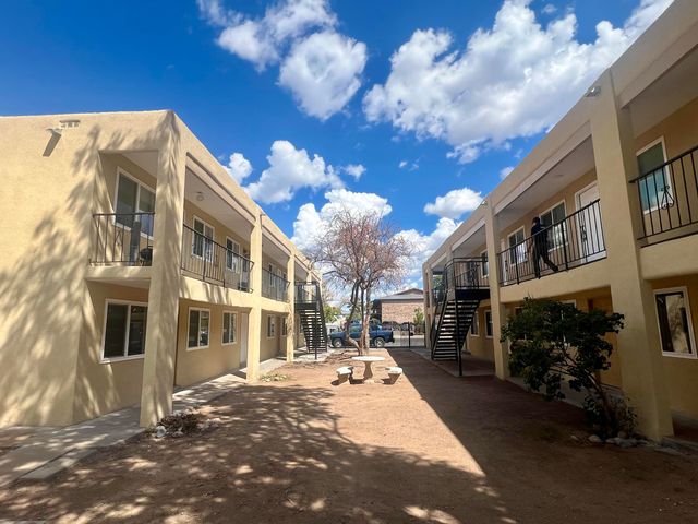 911 Alvarado Drive SE 4, Albuquerque, NM 87108