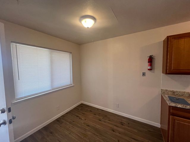911 Alvarado Drive SE 4, Albuquerque, NM 87108