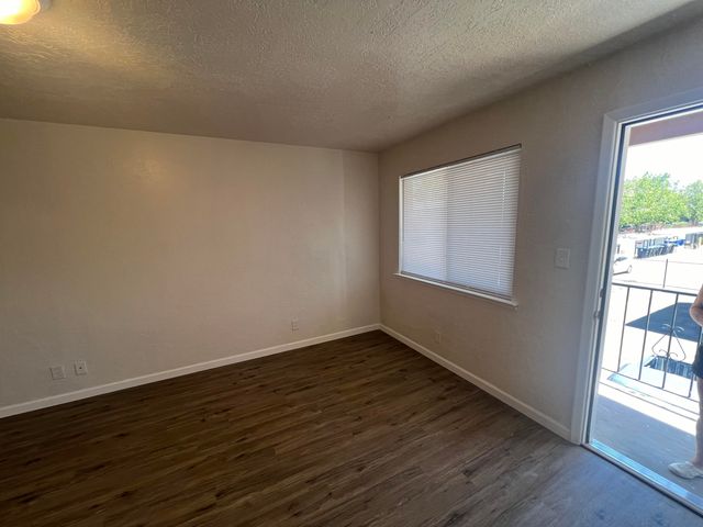 911 Alvarado Drive SE 4, Albuquerque, NM 87108