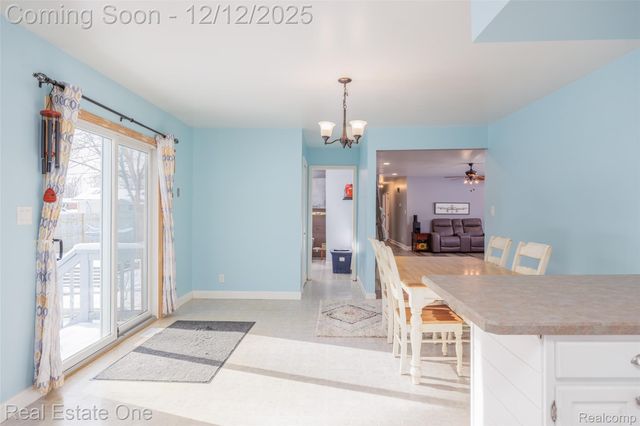 22155 Maplelawn Avenue, Taylor, MI 48180