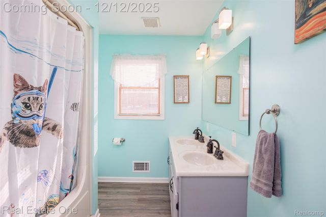 22155 Maplelawn Avenue, Taylor, MI 48180