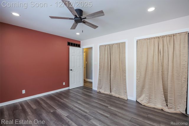 22155 Maplelawn Avenue, Taylor, MI 48180