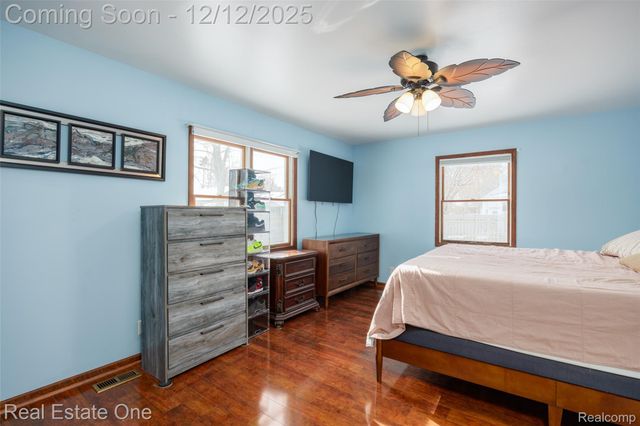 22155 Maplelawn Avenue, Taylor, MI 48180