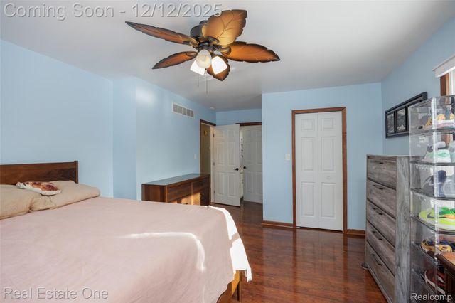 22155 Maplelawn Avenue, Taylor, MI 48180