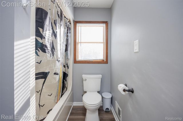 22155 Maplelawn Avenue, Taylor, MI 48180