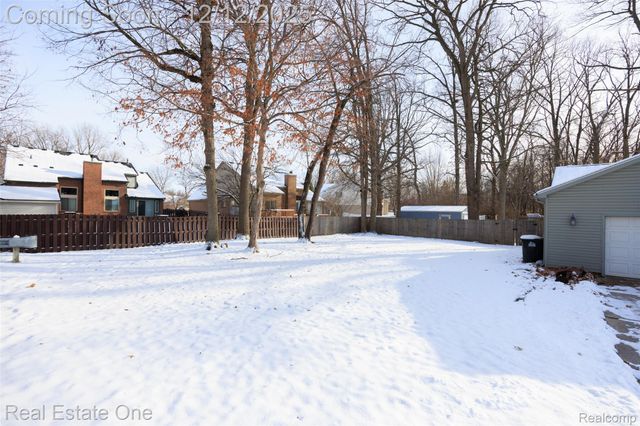 22155 Maplelawn Avenue, Taylor, MI 48180