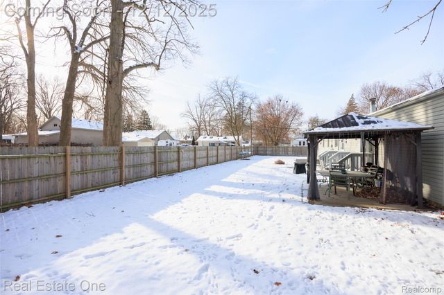 22155 Maplelawn Avenue, Taylor, MI 48180