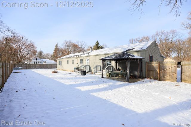 22155 Maplelawn Avenue, Taylor, MI 48180