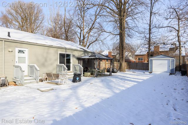 22155 Maplelawn Avenue, Taylor, MI 48180