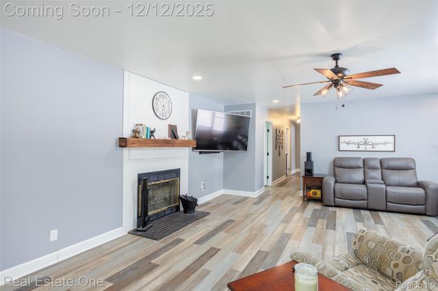 22155 Maplelawn Avenue, Taylor, MI 48180