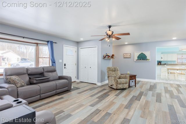 22155 Maplelawn Avenue, Taylor, MI 48180