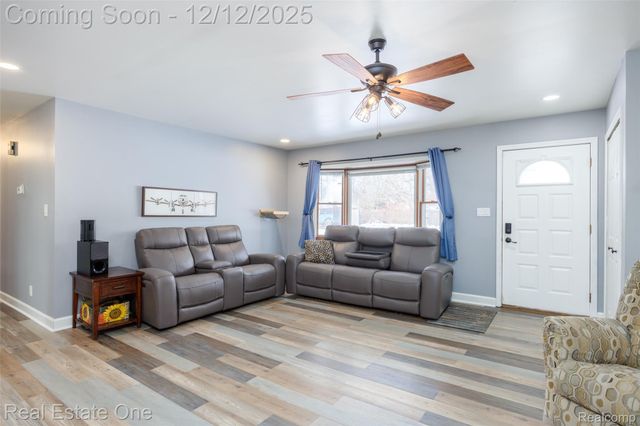 22155 Maplelawn Avenue, Taylor, MI 48180